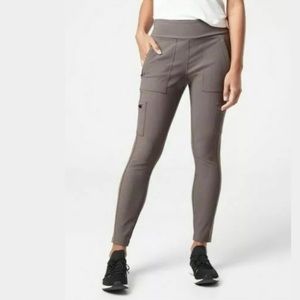Athleta Headlands Hybrid Cargo Tight - EUC